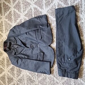 2 for $35 - Magen Kids Boys Size 1 Gray 2-piece Suit